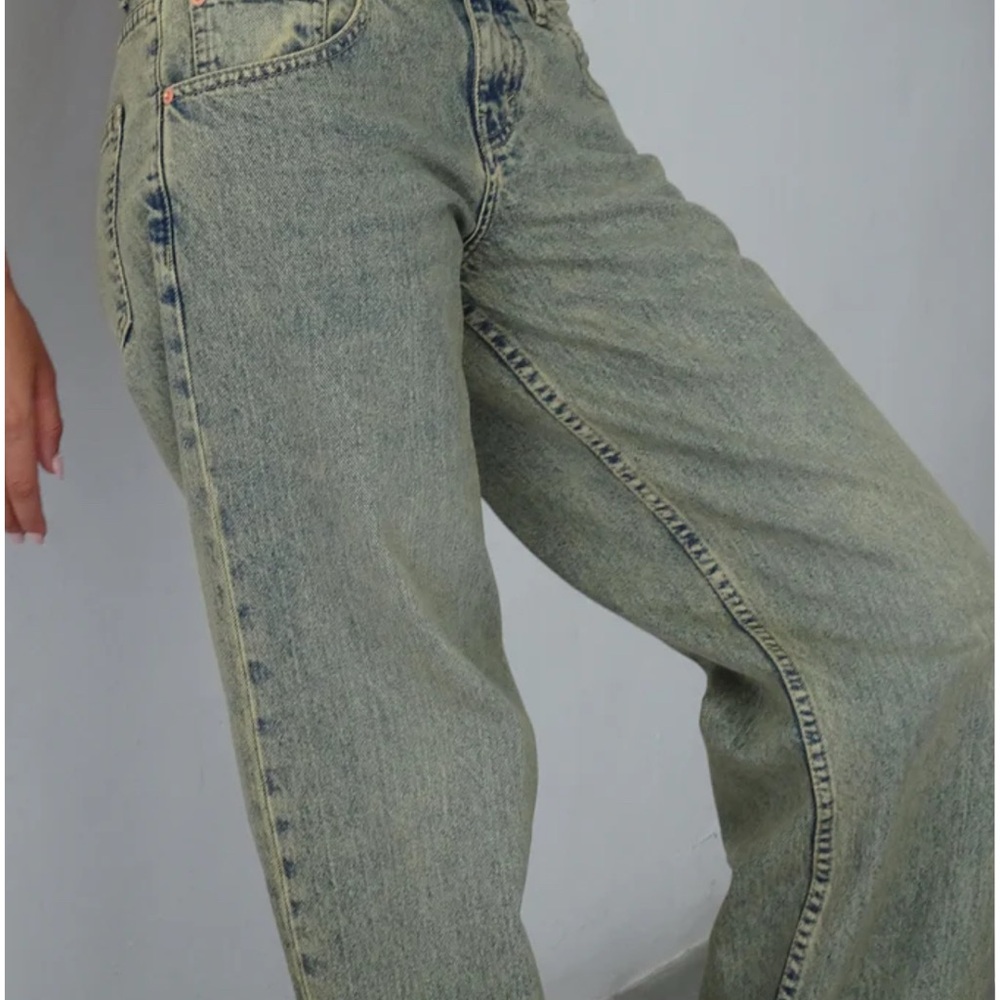 Low Rise Parallel Jeans In Sandy Blue Acid